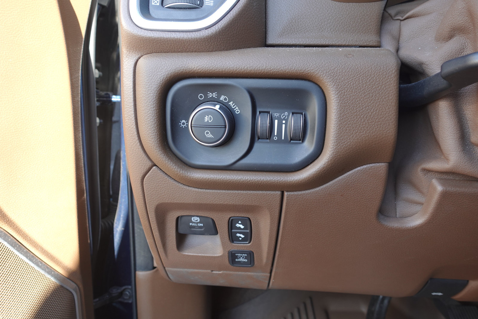 Used 2020 RAM 1500 Laramie AWD/4WD image 18