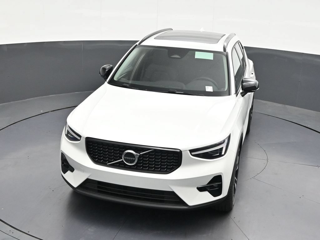 New 2026 Volvo XC40 B5 Plus w/ Climate Package AWD/4WD image 16
