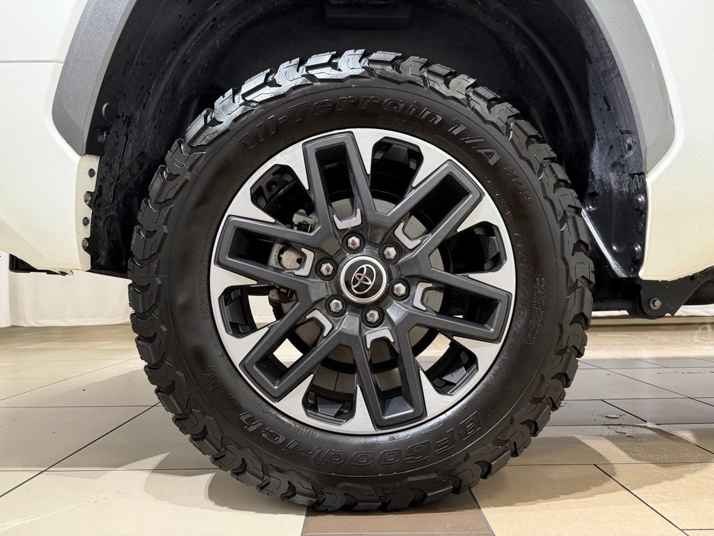 Used 2024 Toyota Tundra Limited AWD/4WD image 9