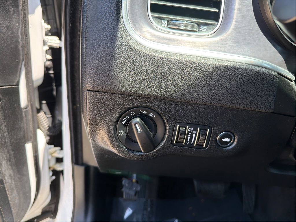 Used 2016 Dodge Charger SE RWD image 18