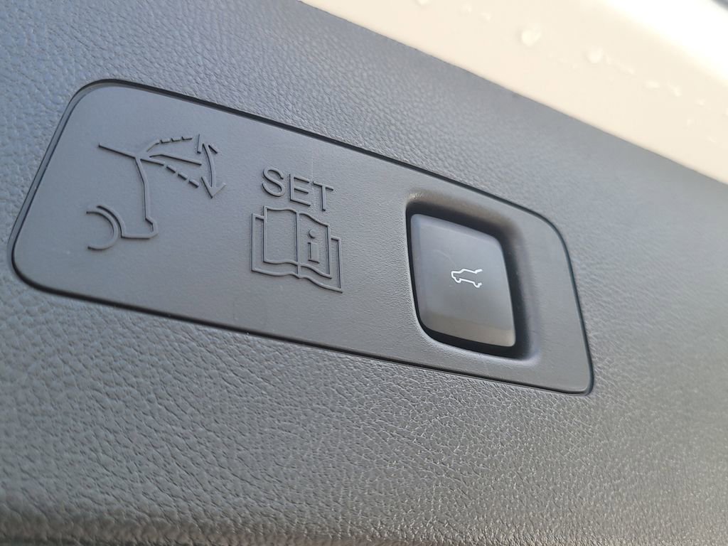 Used 2022 Lincoln Corsair AWD w/ Equipment Group 101A image 8