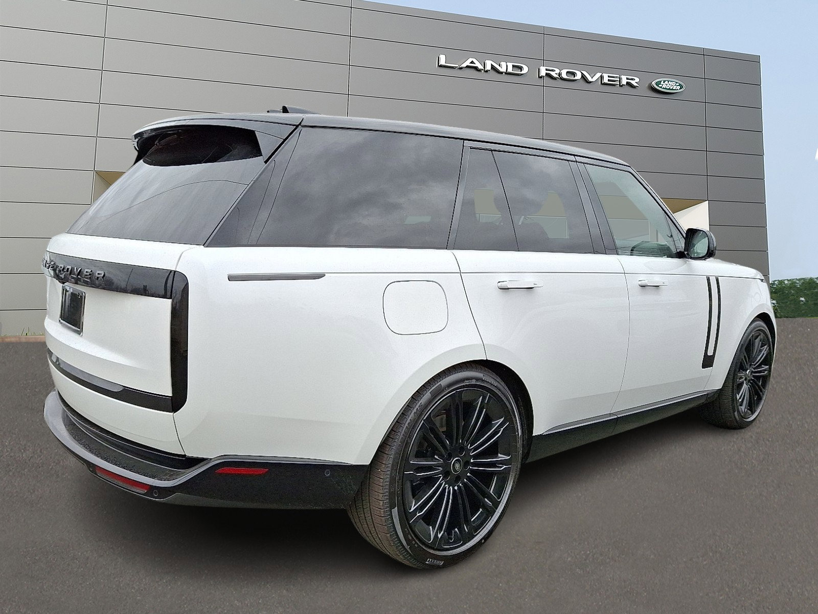 New 2025 Land Rover Range Rover SE image 2