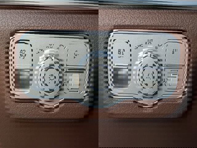 Used 2025 Mercedes-Benz GLE 350 4MATIC image 22