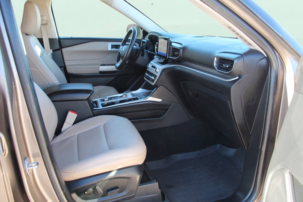 Used 2021 Ford Explorer XLT w/ Equipment Group 202A image 23