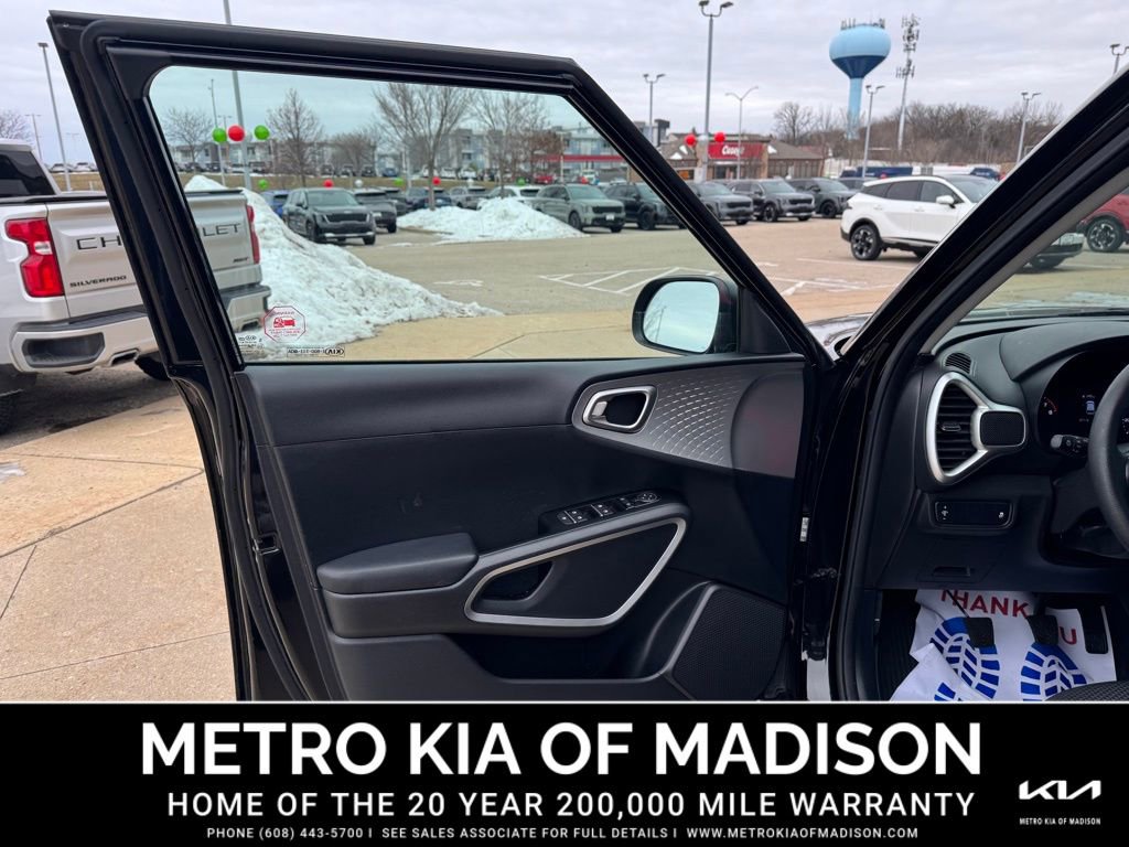 Used 2021 Kia Soul LX image 11