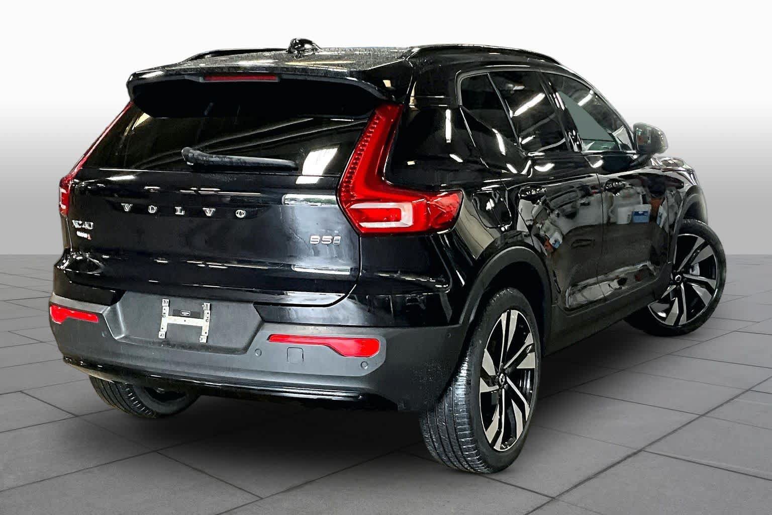 Used 2024 Volvo XC40 B5 Plus w/ Climate Package AWD/4WD image 13
