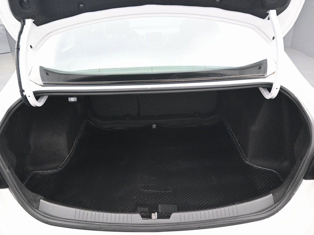 Used 2023 Chevrolet Malibu LT image 25