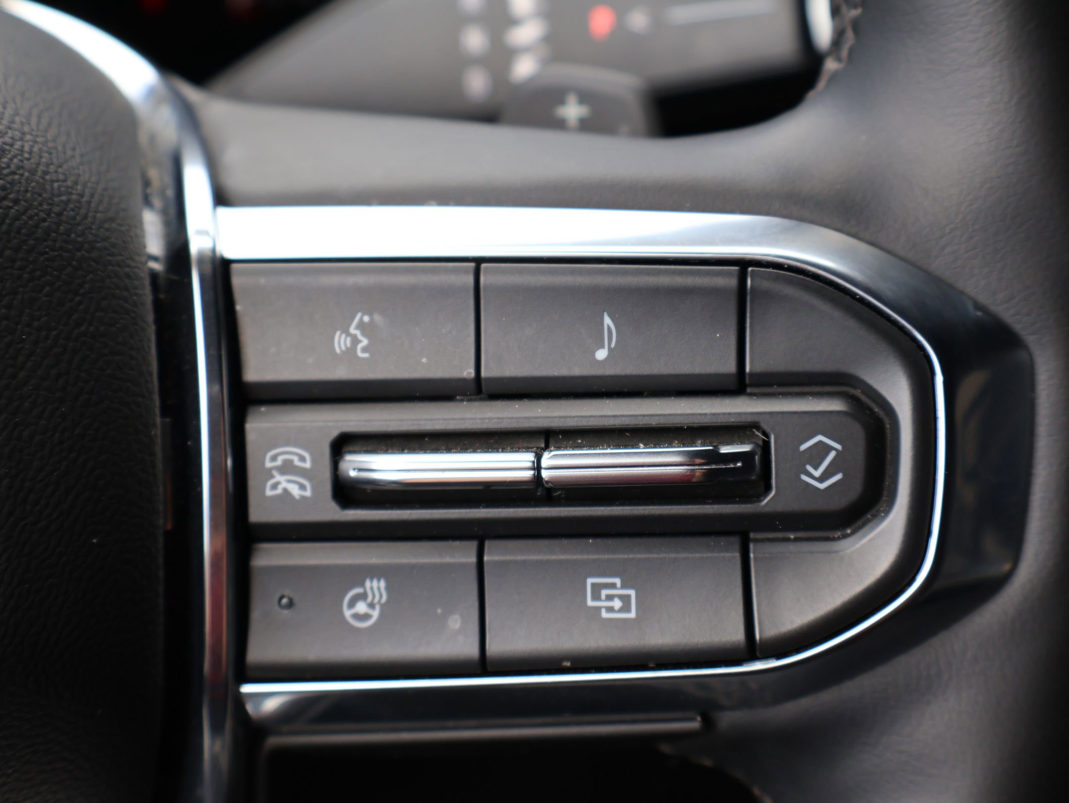 Used 2025 GMC Yukon XL Denali image 13