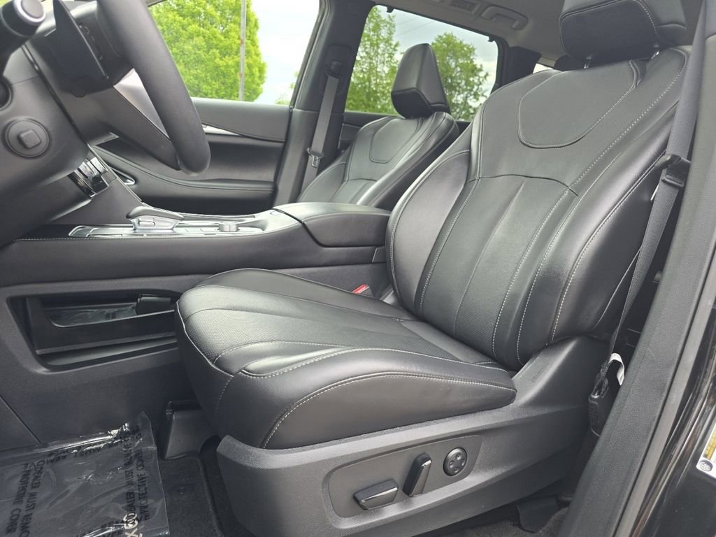 Certified 2025 INFINITI QX60 Luxe w/ Cargo Package AWD/4WD image 27