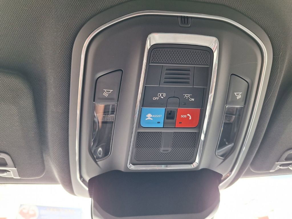 Used 2025 Jeep Grand Cherokee L Laredo image 18