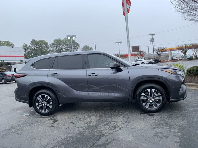 Certified 2024 Toyota Highlander XLE image 9
