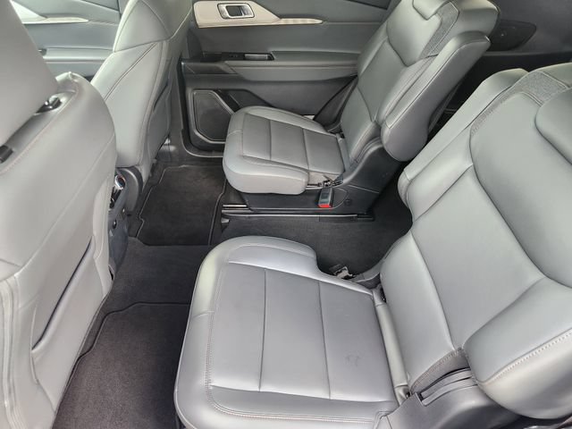 Used 2025 Ford Explorer Active w/ Active Comfort Package RWD image 27