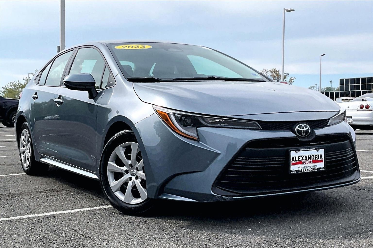 Used 2023 Toyota Corolla LE FWD image 2