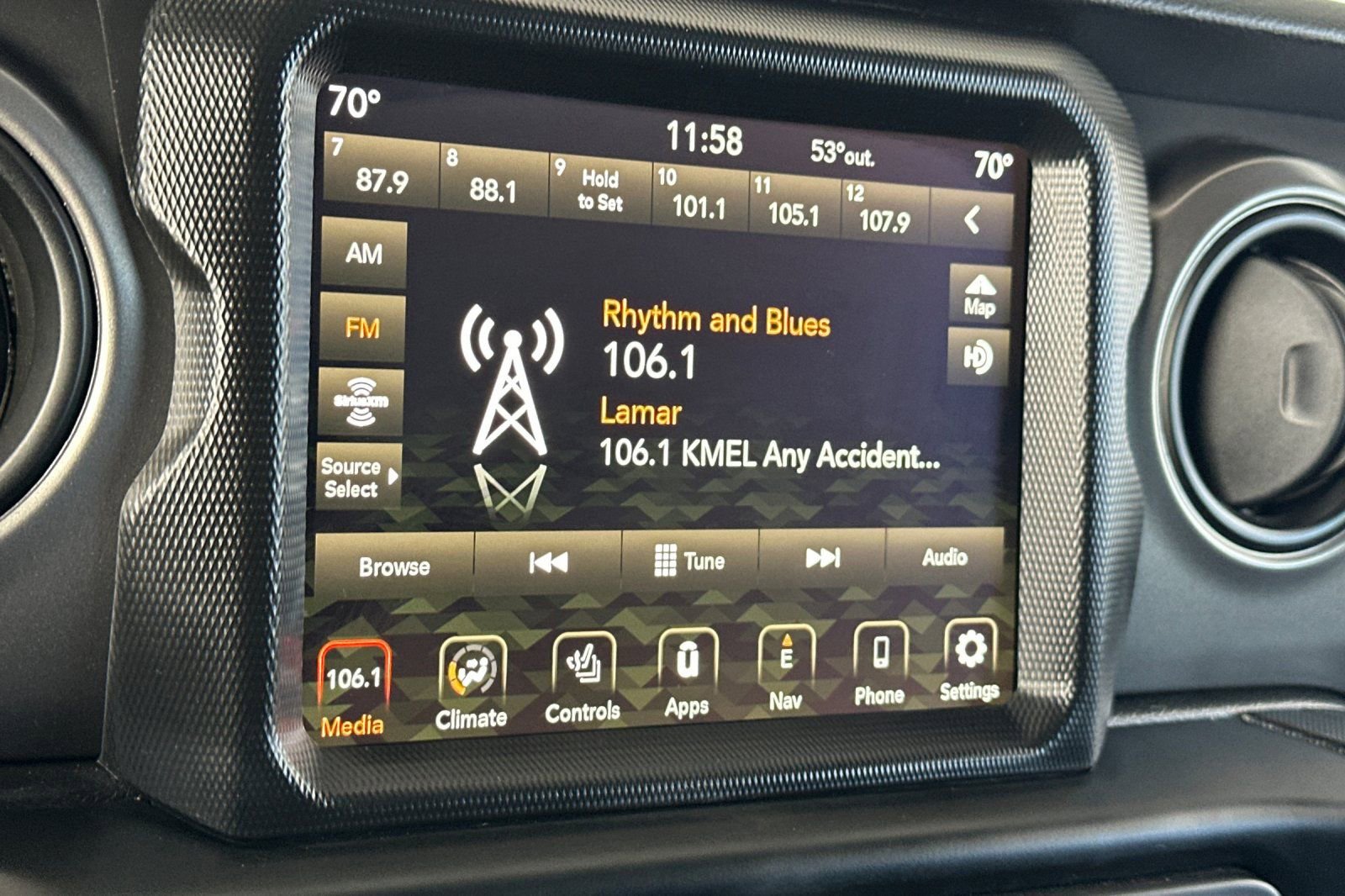 Used 2023 Jeep Wrangler Unlimited w/ Cold Weather Group image 26