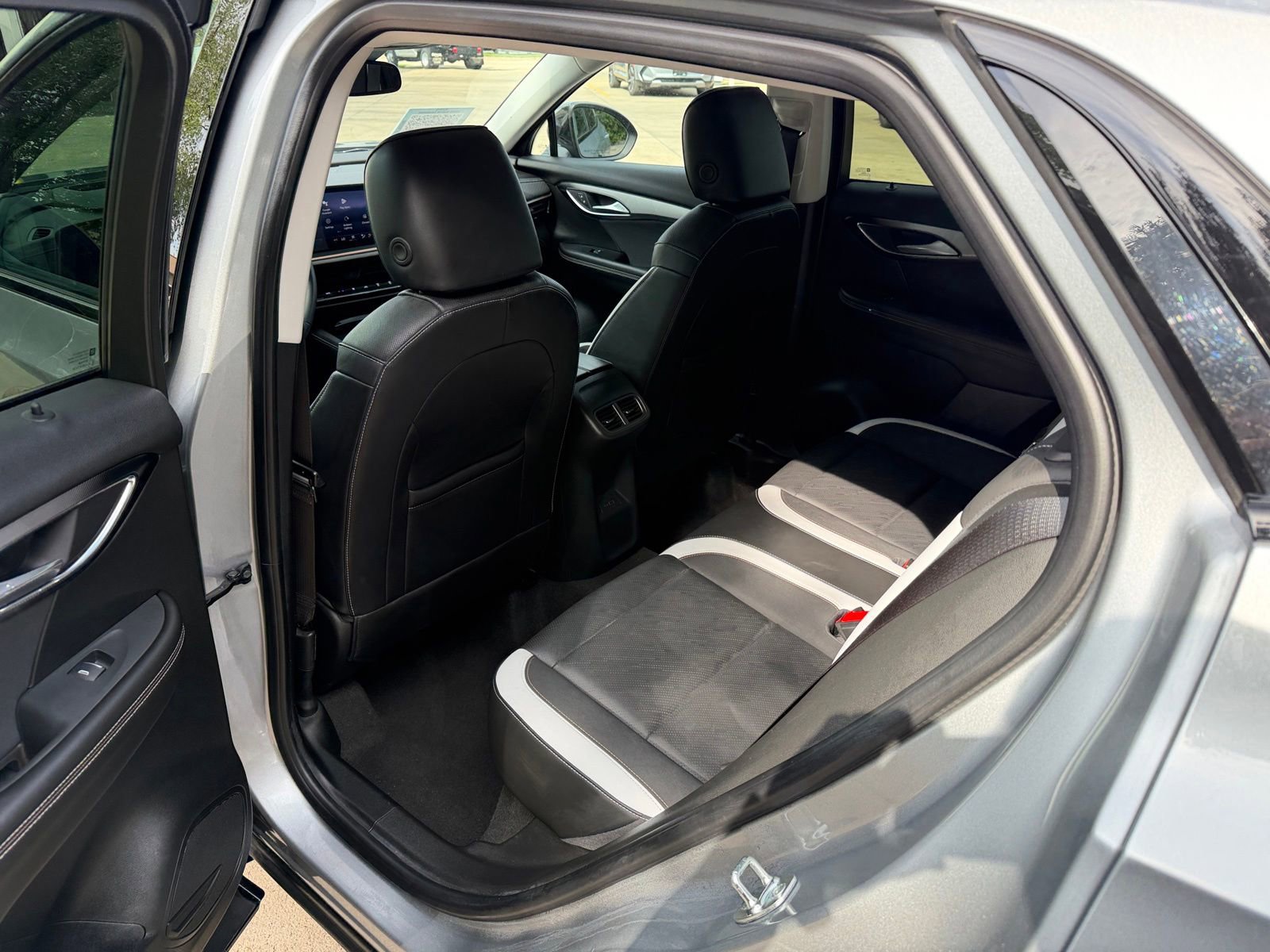 Used 2025 Buick Envision Sport Touring AWD/4WD image 25