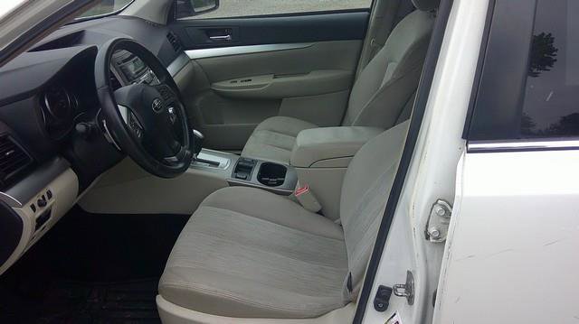 Used 2013 Subaru Outback 2.5i Premium AWD/4WD image 5