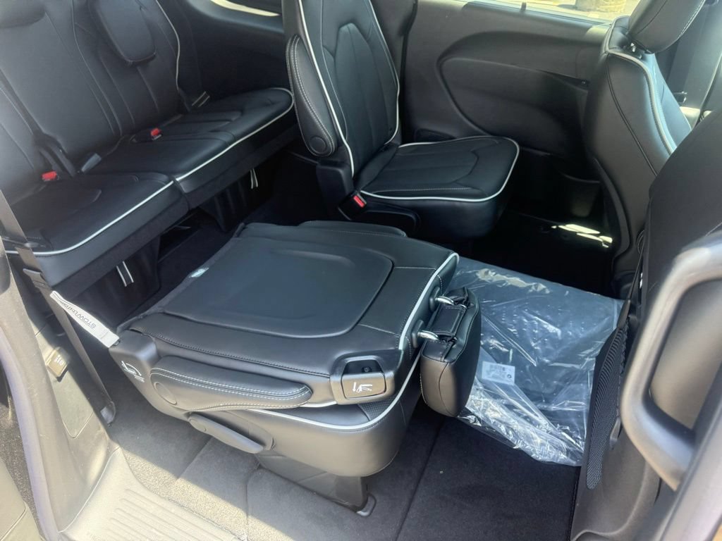 New 2027 Chrysler Pacifica Limited w/ Family Tech Group FWD image 52