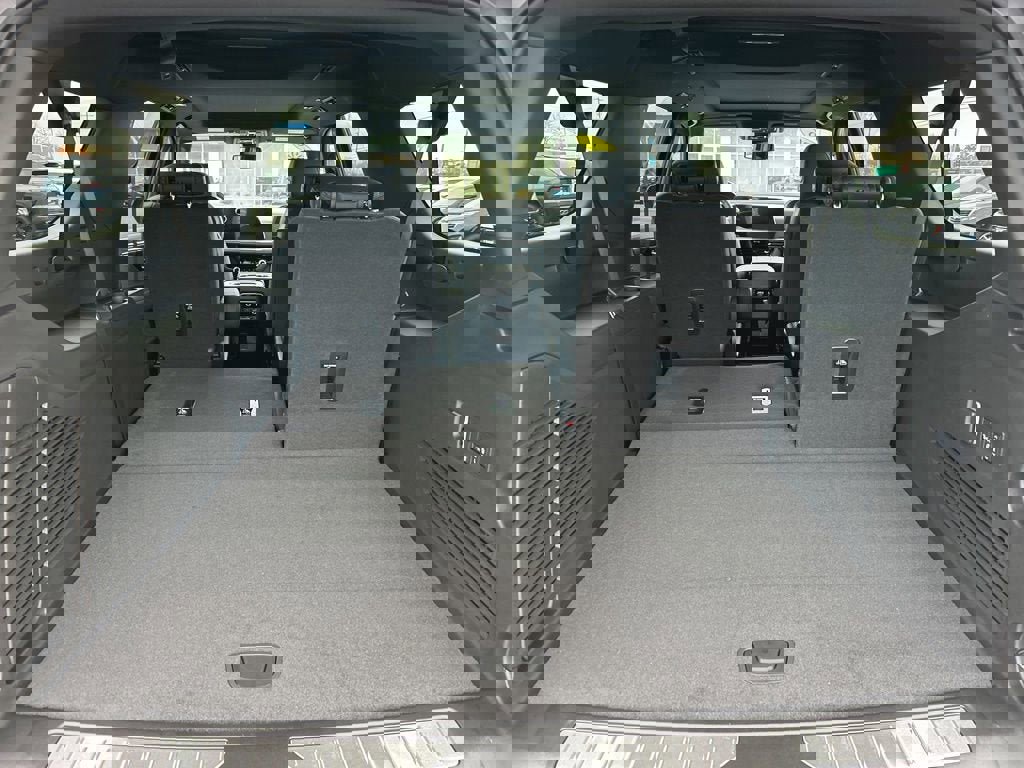 New 2026 Chevrolet Suburban Z71 w/ Comfort Package image 33