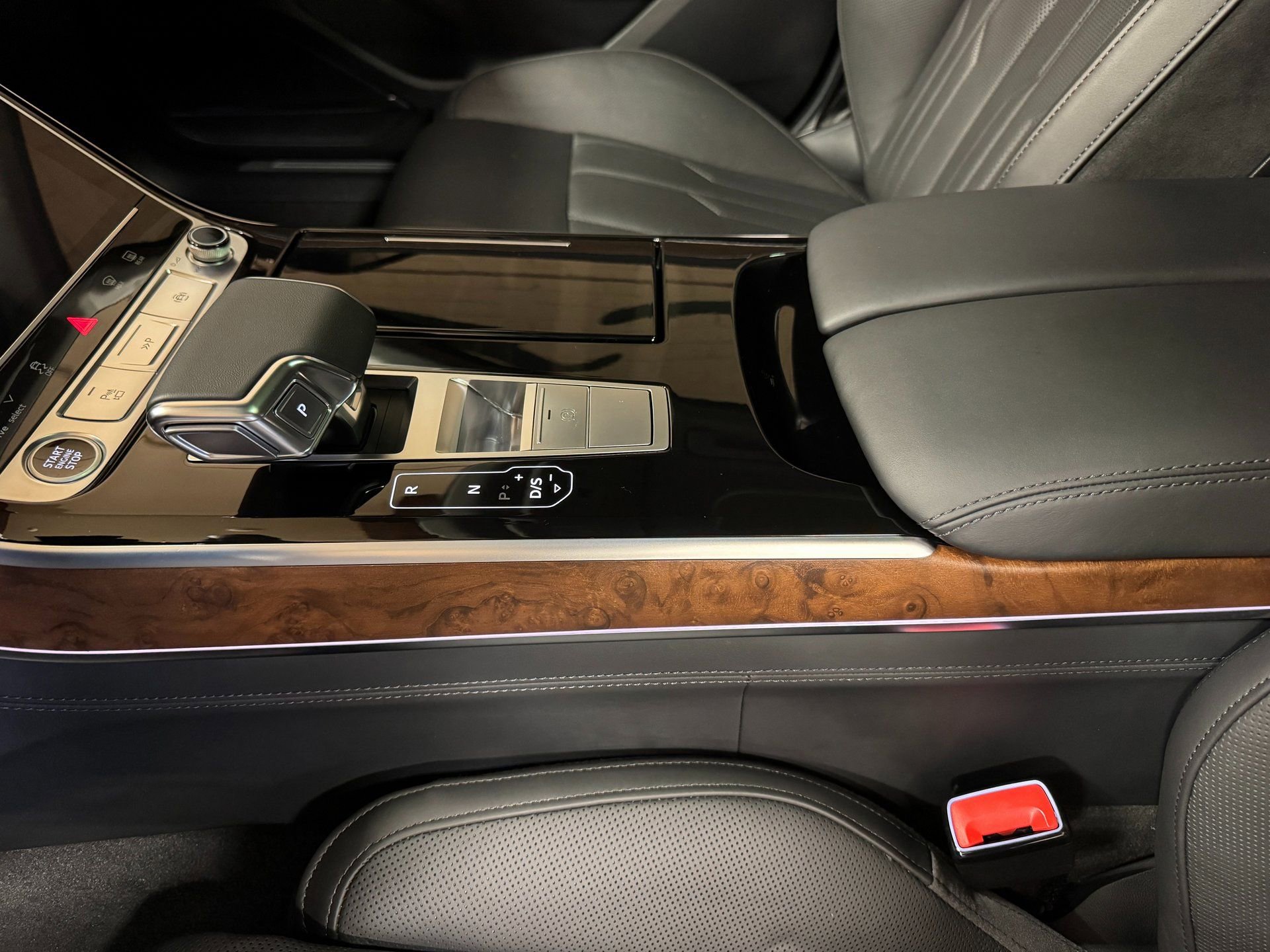 Used 2023 Audi A8 L 3.0T w/ Luxury Package image 23