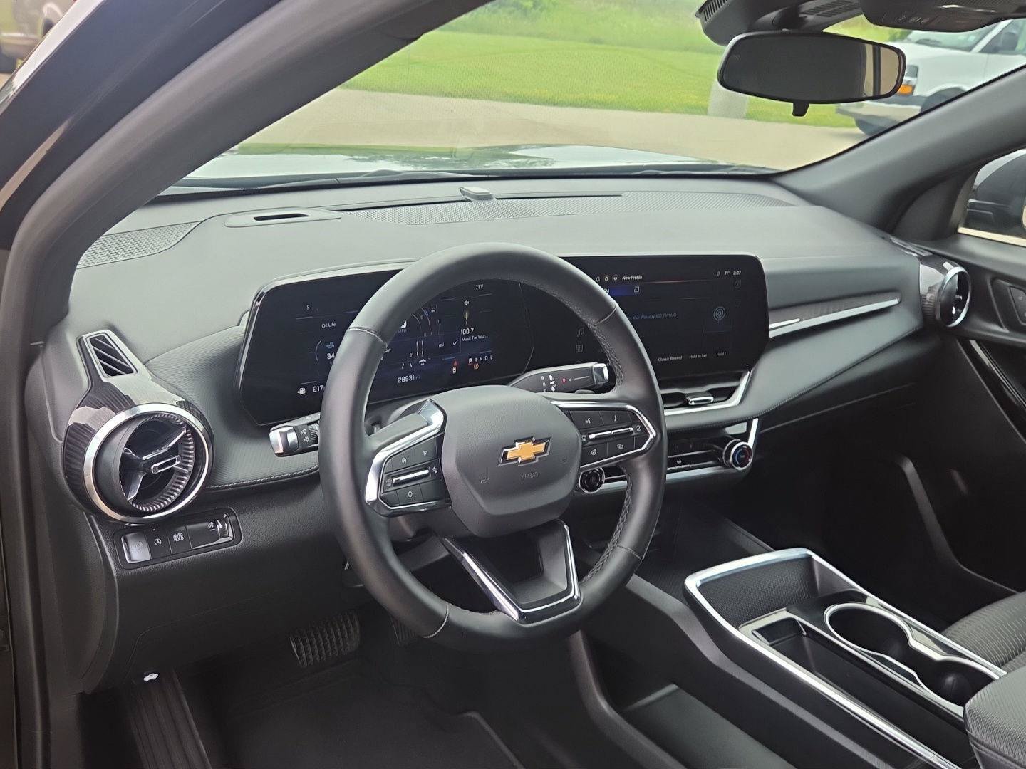 Used 2025 Chevrolet Equinox LT FWD image 18