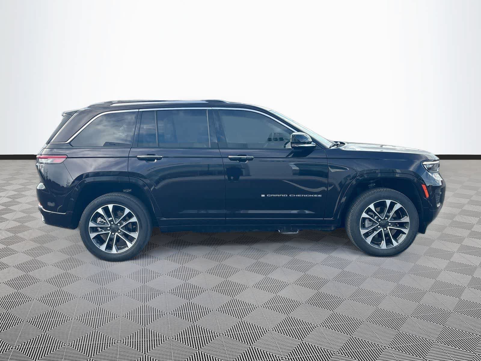 Used 2022 Jeep Grand Cherokee Overland AWD/4WD image 4
