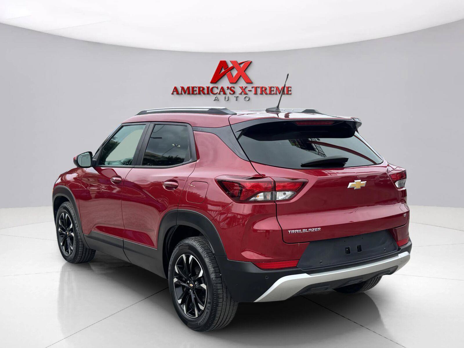 Used 2021 Chevrolet TrailBlazer LT w/ Premium Seating Package FWD image 5