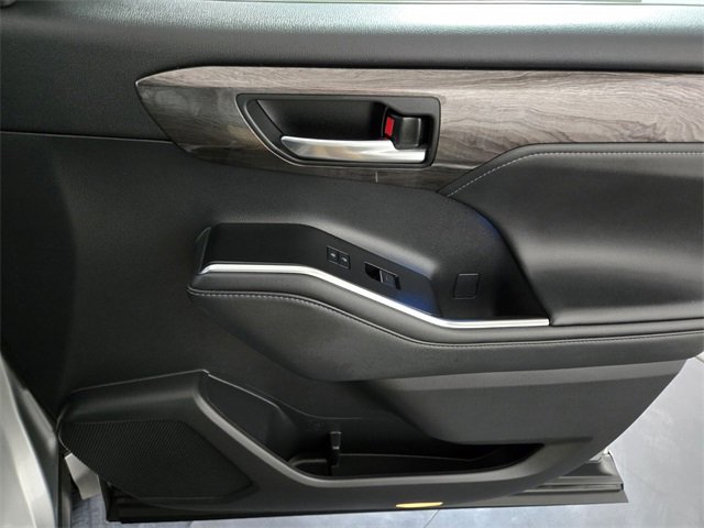 Used 2021 Toyota Highlander Platinum image 26