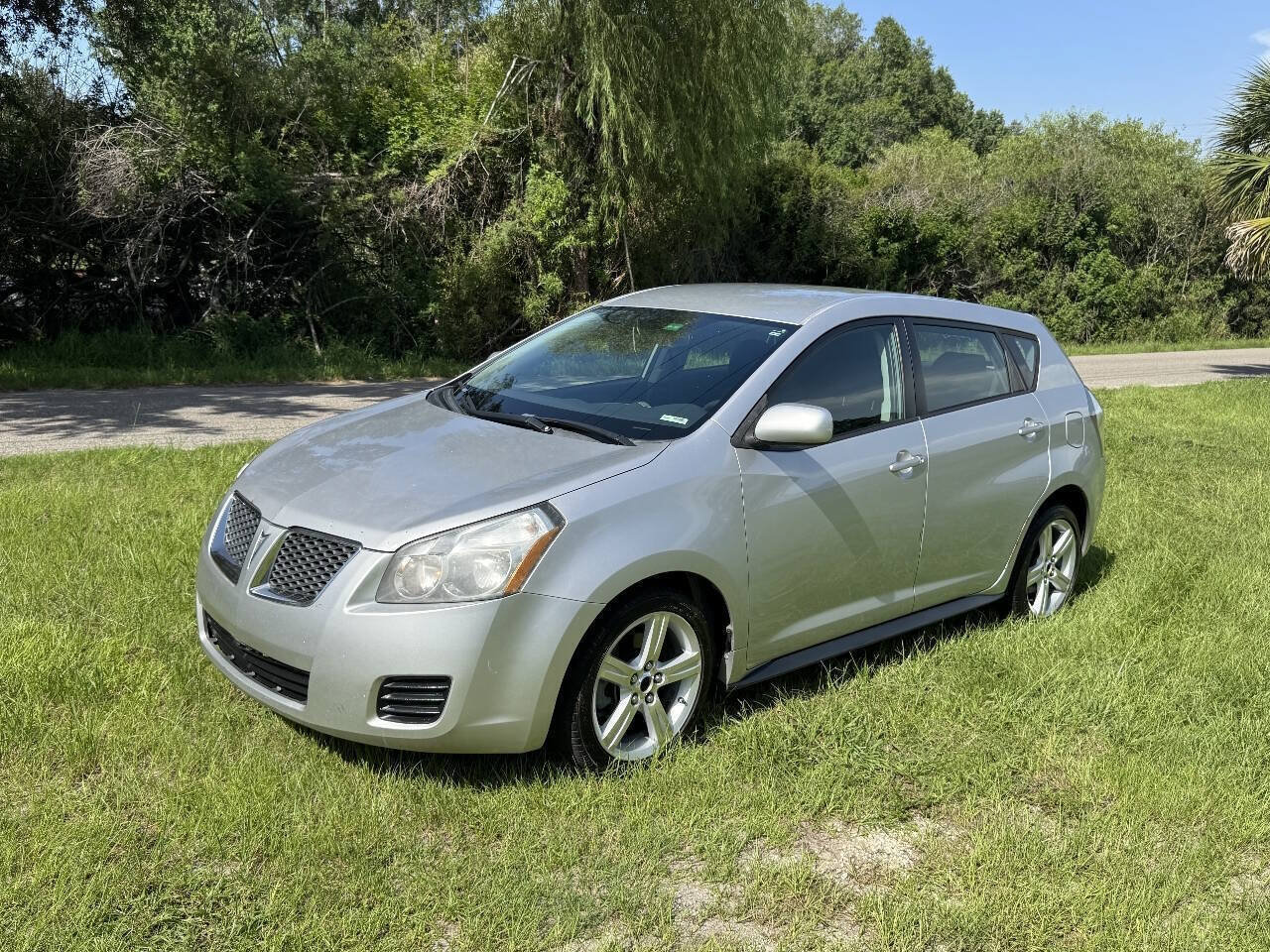 Used 2009 Pontiac Vibe w/ Preferred Package FWD image 1