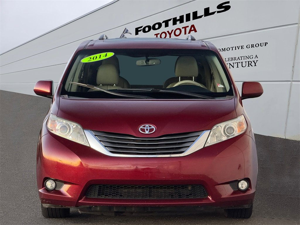 Used 2014 Toyota Sienna XLE image 2