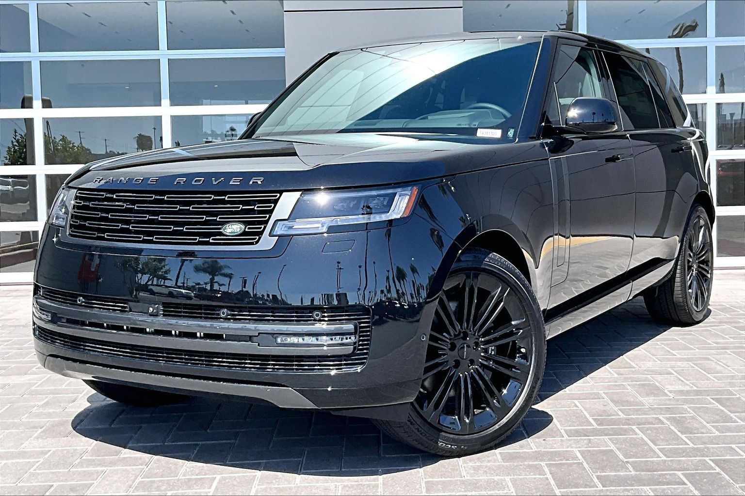 New 2026 Land Rover Range Rover Long Wheelbase SE AWD/4WD image 1