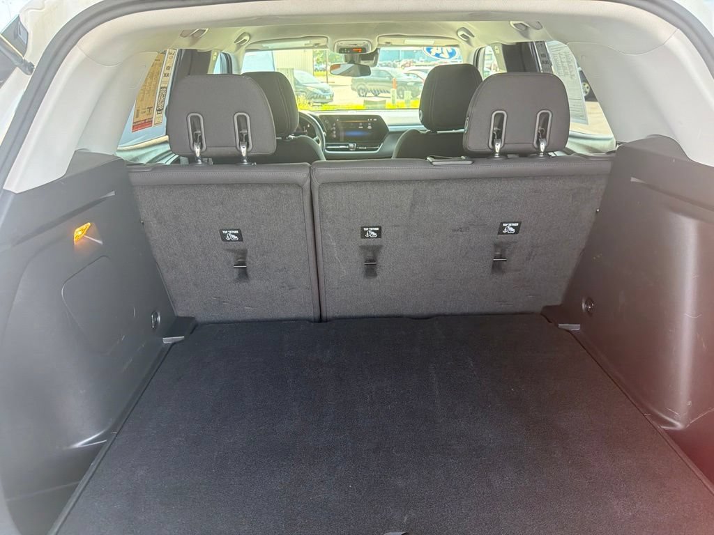 Used 2024 Chevrolet TrailBlazer LT w/ LT Cold Weather Package FWD image 10