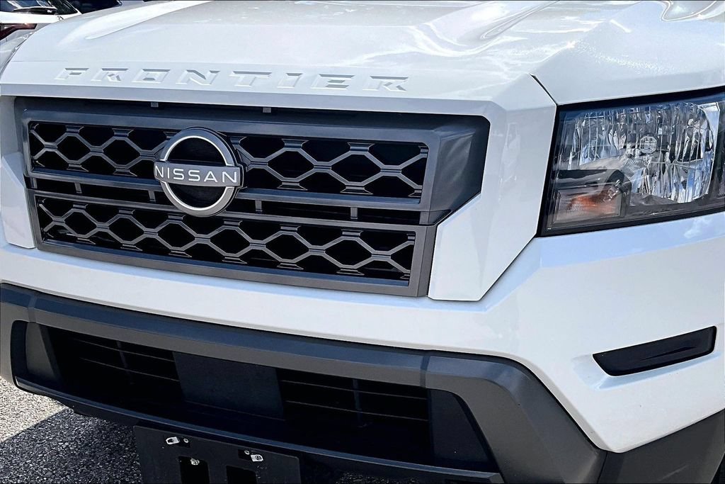 Used 2024 Nissan Frontier SV AWD/4WD image 38