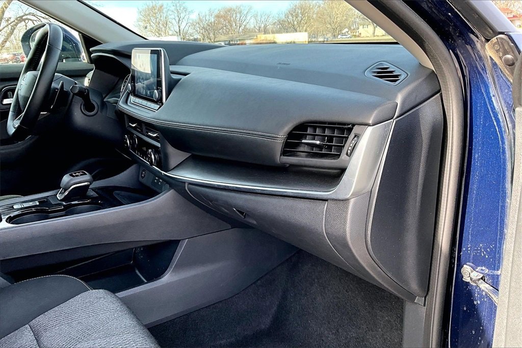 Used 2025 Nissan Rogue SV image 14