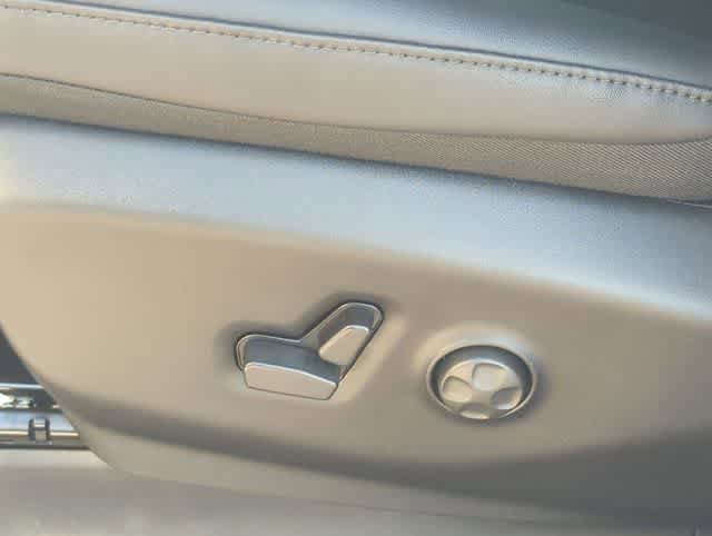 New 2026 Chrysler Voyager LX FWD image 17