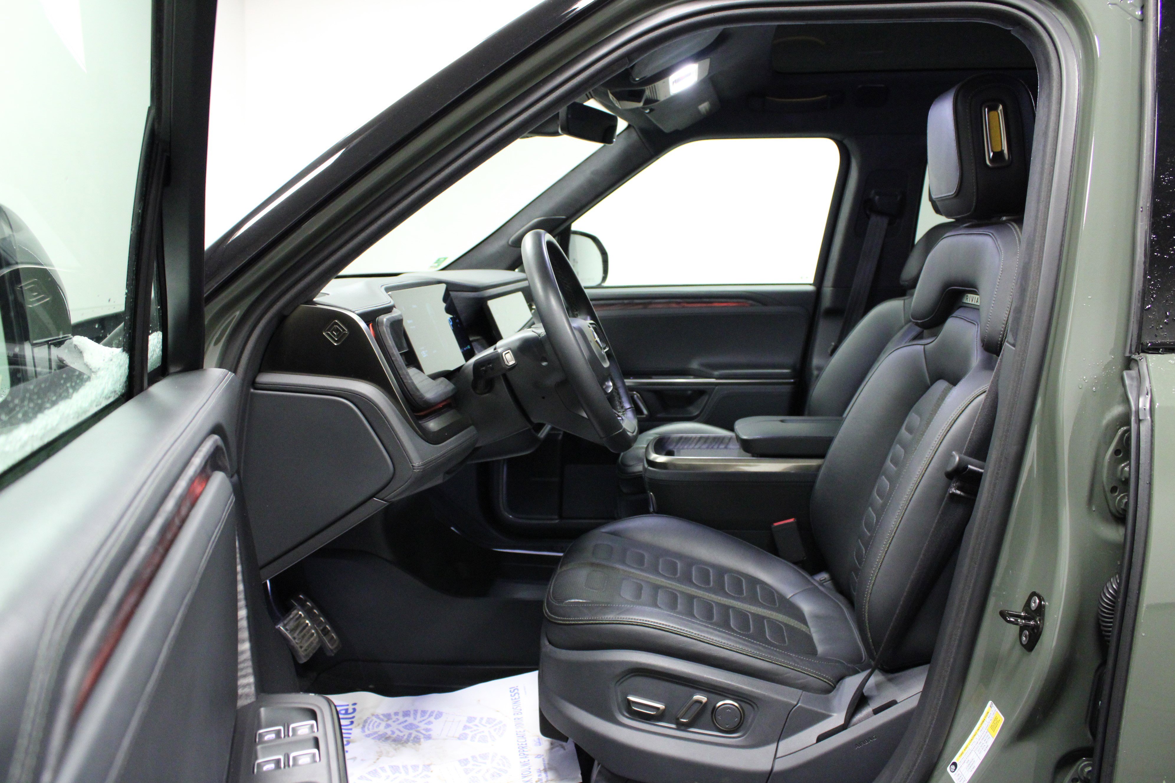 Used 2022 Rivian R1T Launch Edition image 12