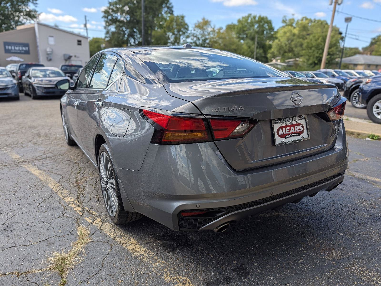 Used 2024 Nissan Altima 2.5 SL AWD/4WD image 11
