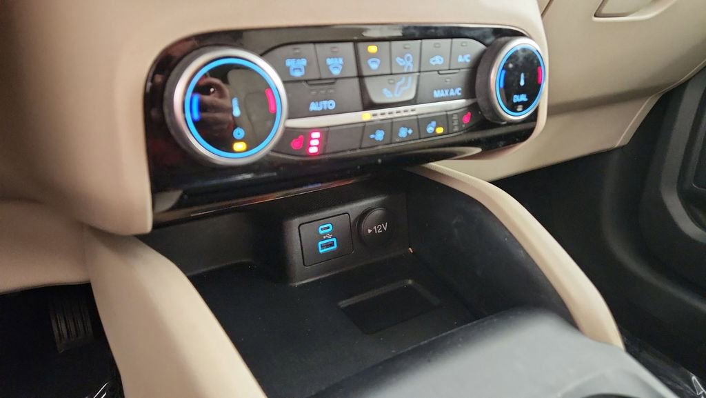 Used 2022 Ford Escape SEL image 18