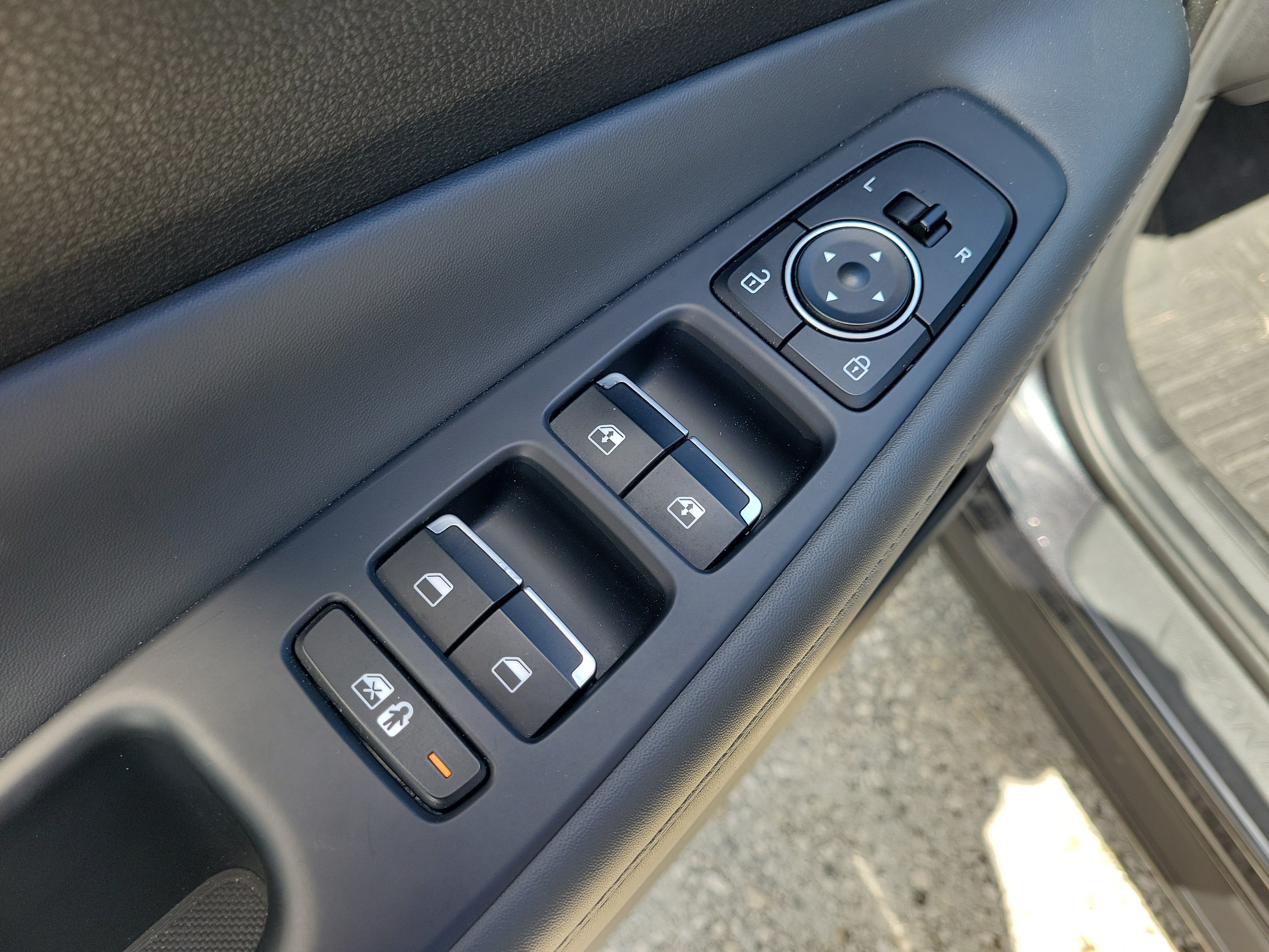 Used 2023 Hyundai Santa Fe SEL w/ Premium Package FWD image 11