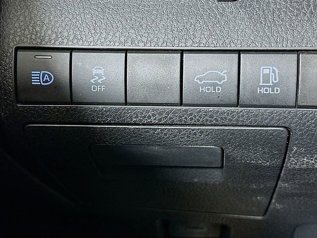 Used 2020 Toyota Camry LE FWD image 10
