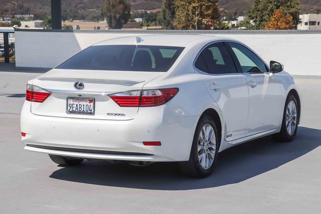 Used 2015 Lexus ES 300h w/ Premium Package w/Bamboo Trim FWD image 7