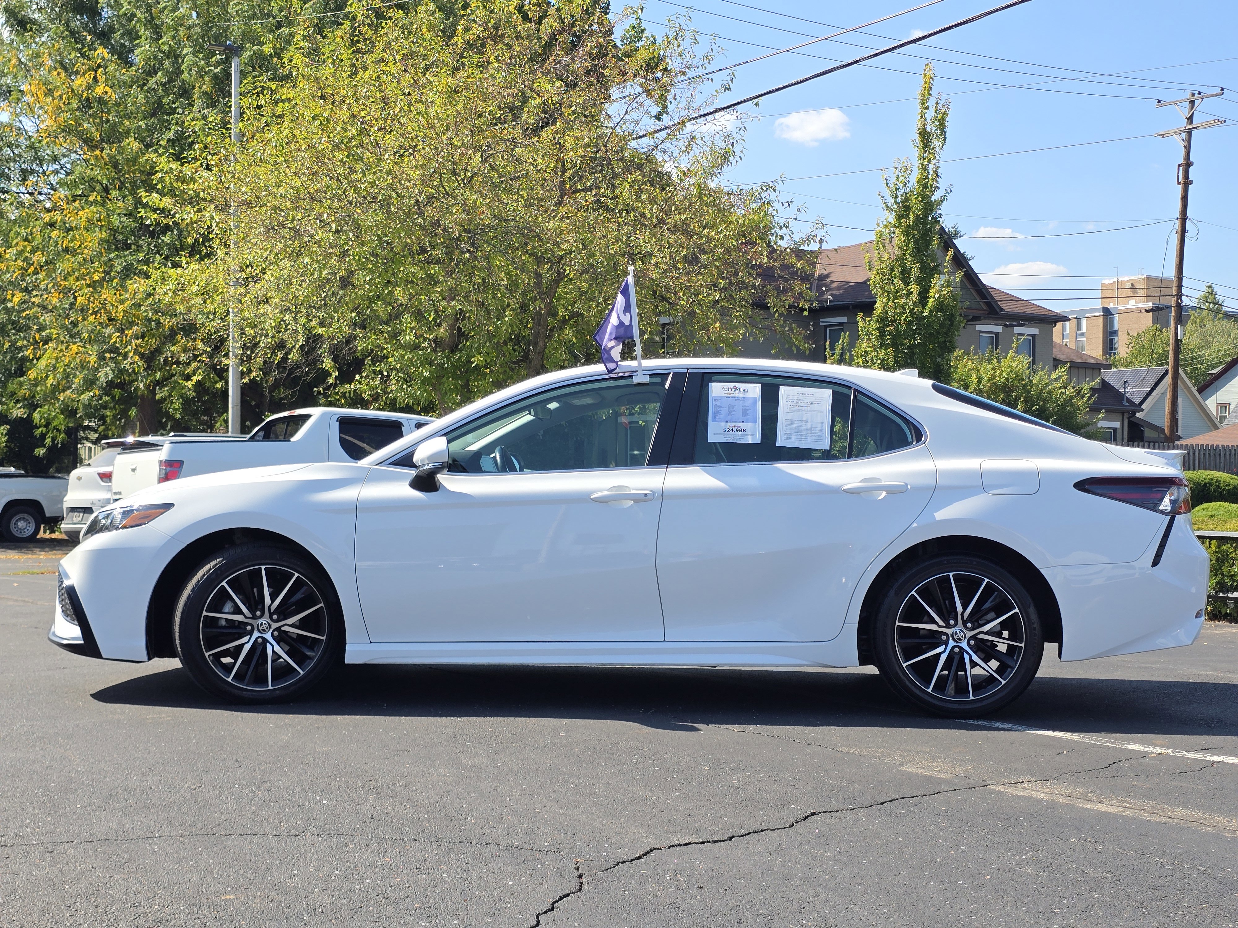 Used 2023 Toyota Camry SE image 18