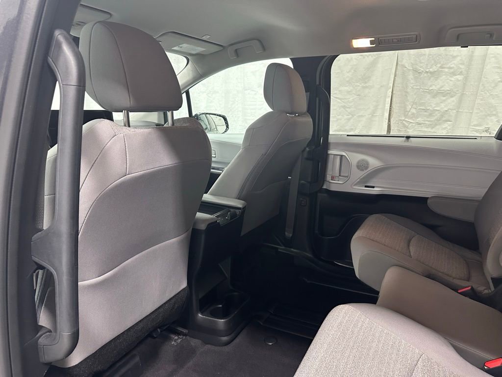 Used 2025 Toyota Sienna LE image 49