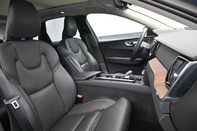 Used 2023 Volvo XC60 B5 Ultimate w/ Climate Package FWD image 37