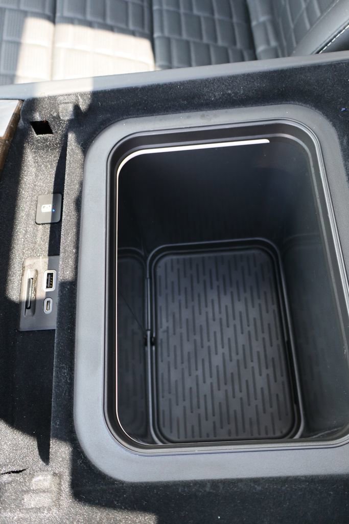 Used 2024 Cadillac Escalade Sport Platinum w/ Heavy-Duty Trailer Package AWD/4WD image 22