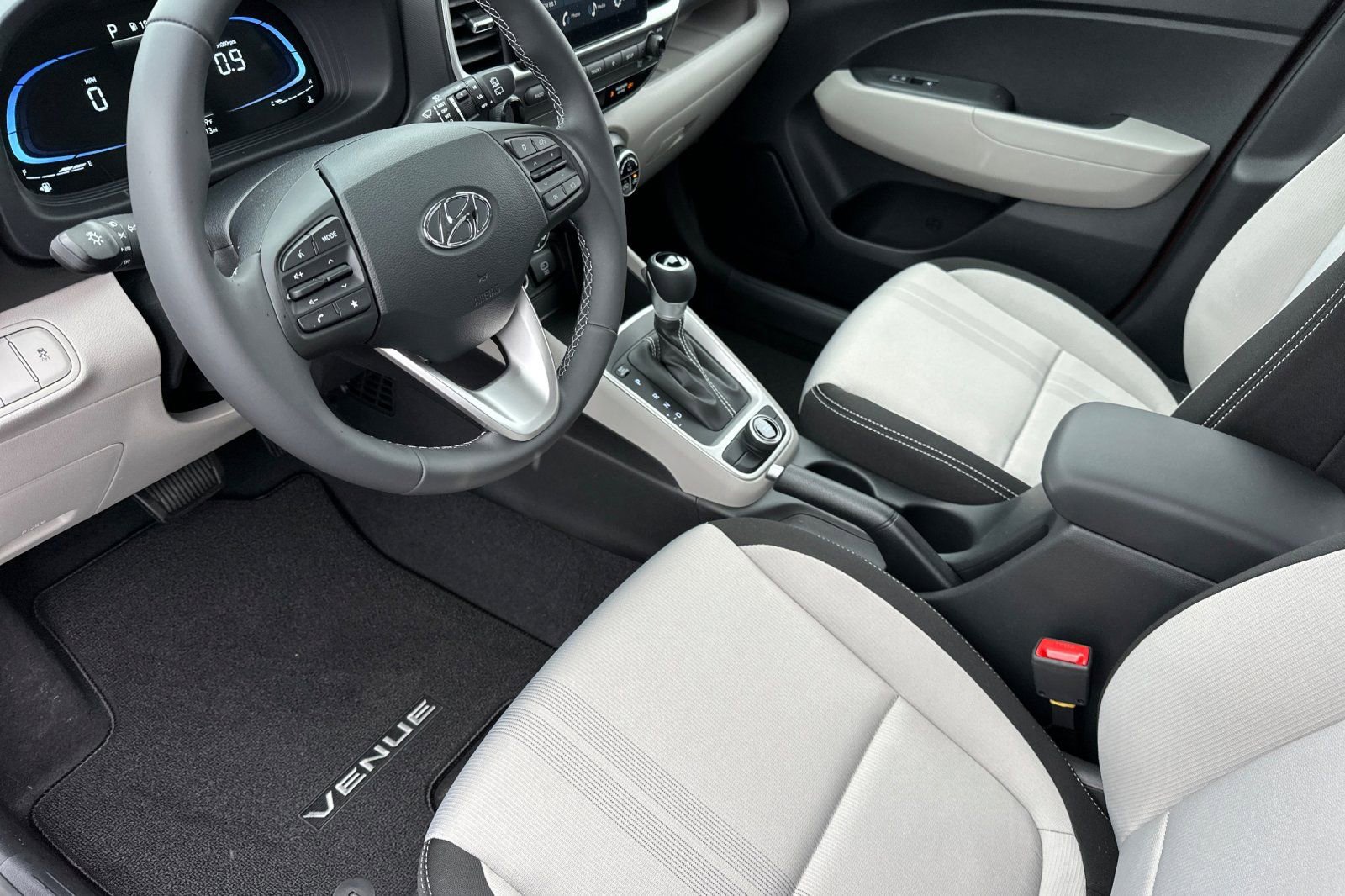 New 2025 Hyundai Venue SEL image 9