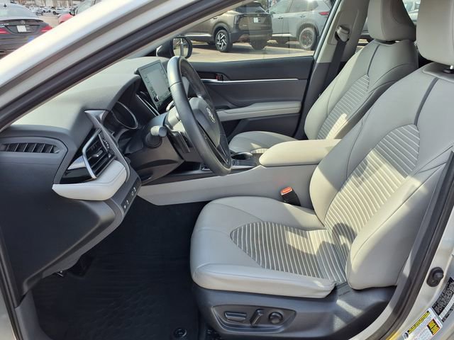 Used 2022 Toyota Camry SE w/ Convenience Package image 3