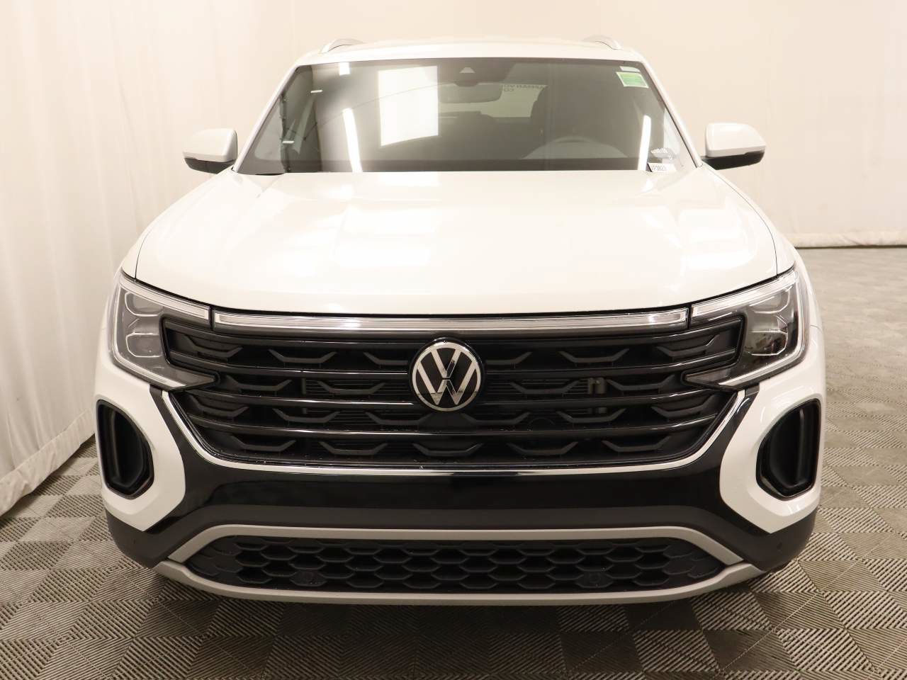 Certified 2026 Volkswagen Atlas Cross Sport SE FWD image 4