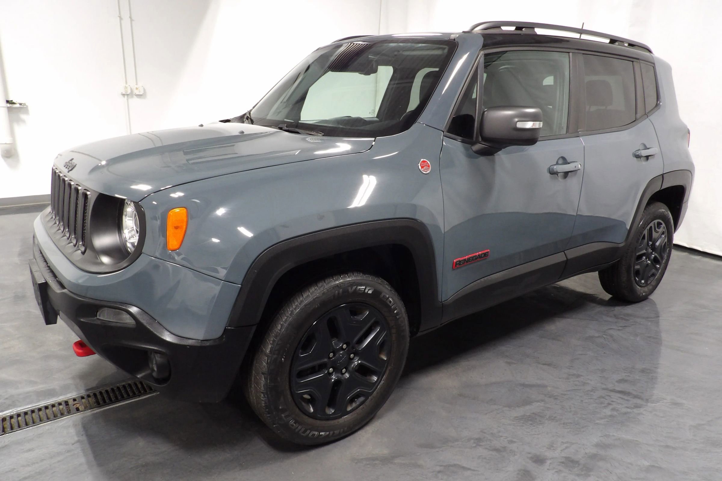 Used 2018 Jeep Renegade Trailhawk AWD/4WD image 5