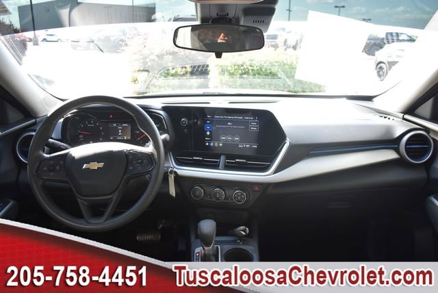 Used 2024 Chevrolet Trax LS w/ LS Convenience Package FWD image 3