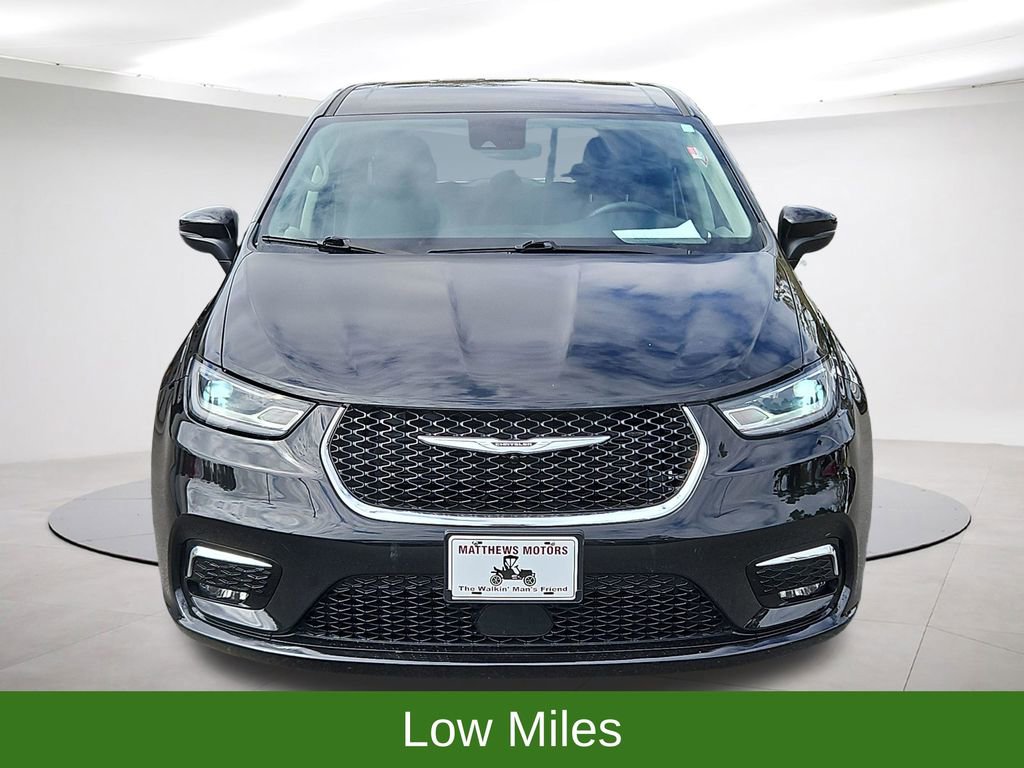 Used 2023 Chrysler Pacifica Touring-L video 2